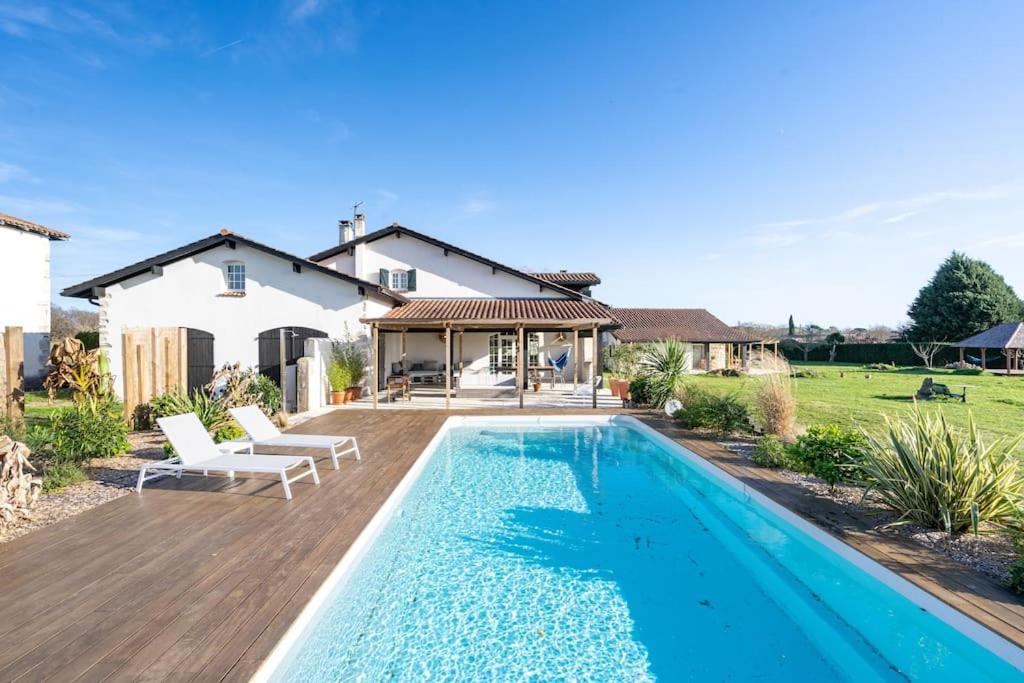 Villa De Charme Avec Piscine Saint-Etienne-d'Orthe Dış mekan fotoğraf